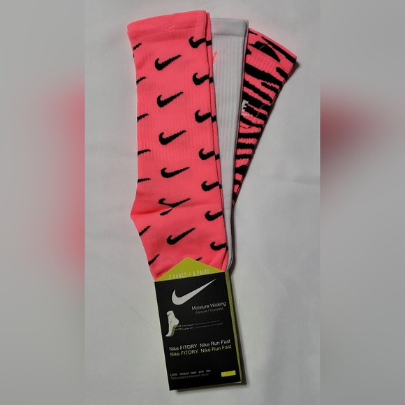 NIKE---Nice set of 3 pair of Nike socks - Picture 1 of 5